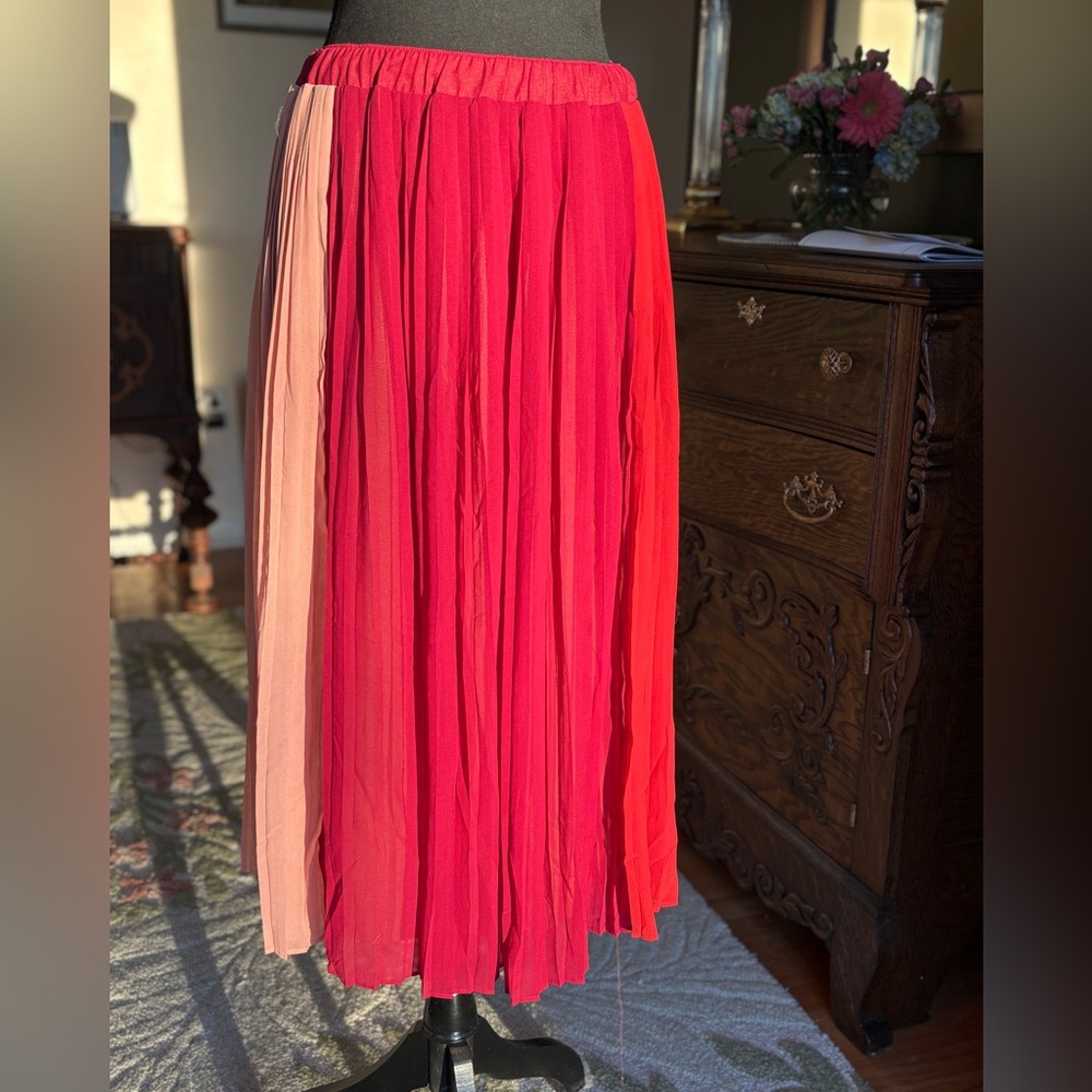 Adiva Pleated Two-Tone Pink, and Red Coral Maxi Skirt